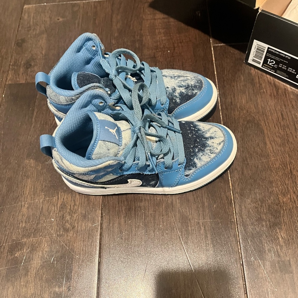 Toddlers Jordan mid 1 , size 12c in great condition